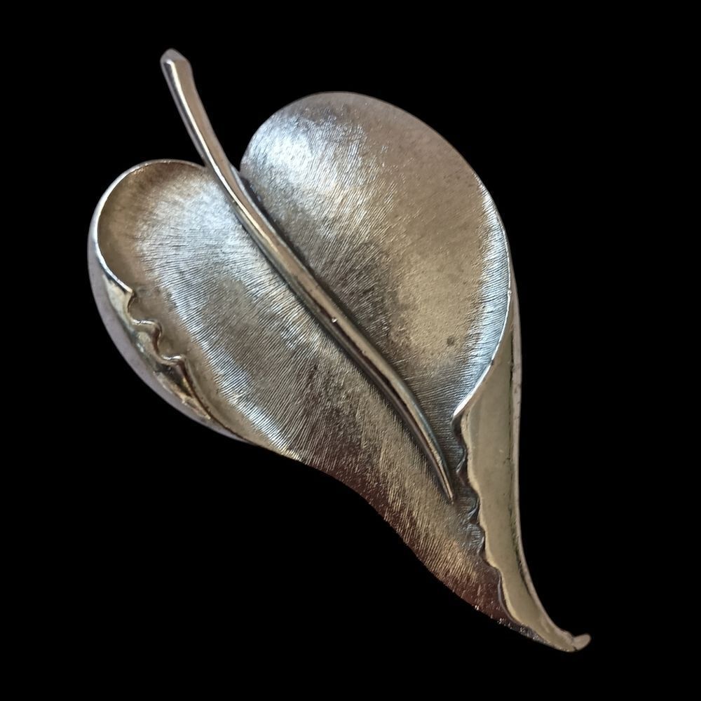 Vintage Leaf Brooch Silver Tone Brushed Textured Mod Brutalist Modernist MCM
